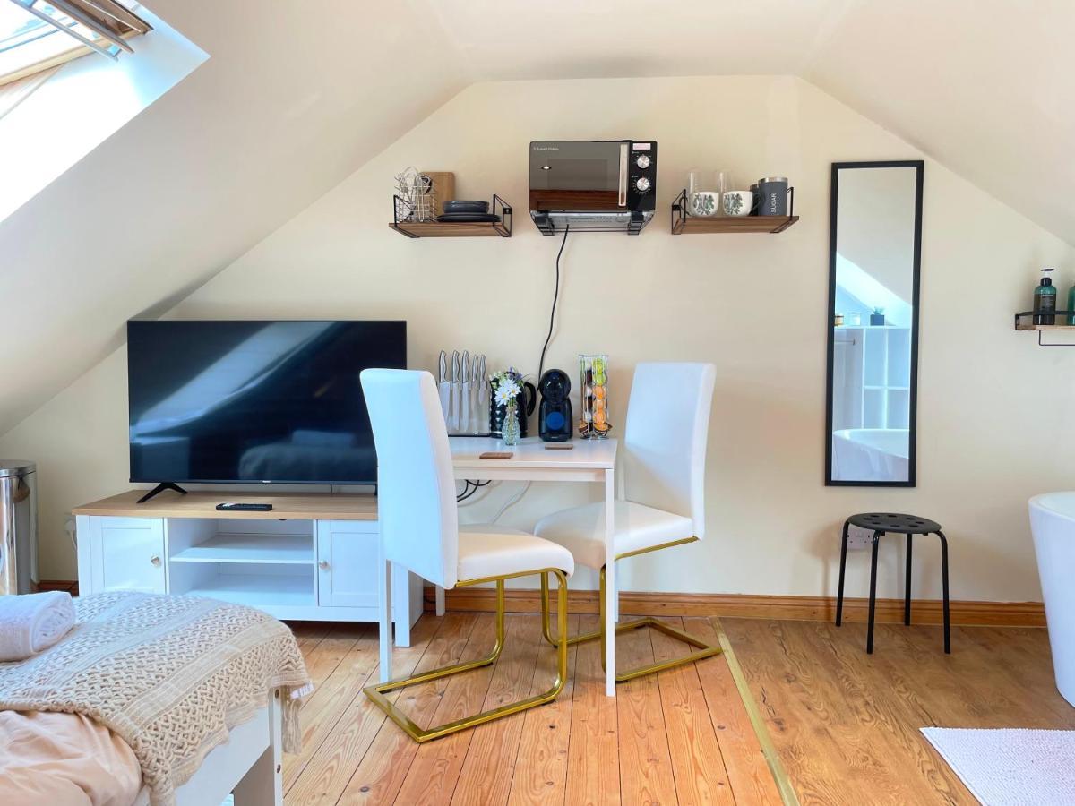 Mini-studio By Hnfc Apartment